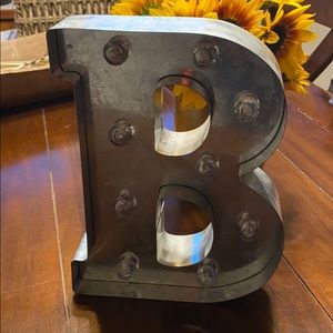 Initial B light up letter